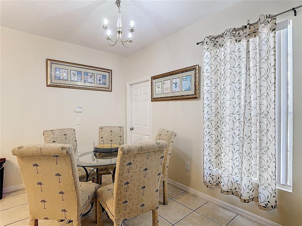 For Sale: $299,000 (5 beds, 3 baths, 1863 Square Feet)