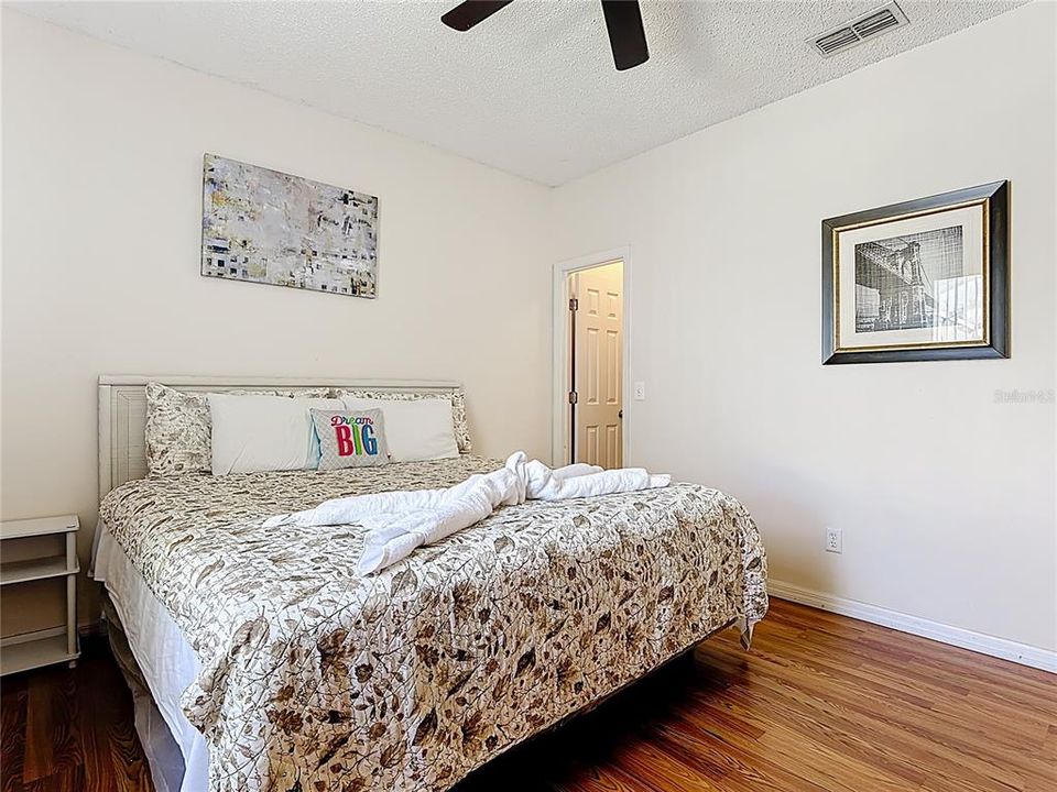 For Sale: $299,000 (5 beds, 3 baths, 1863 Square Feet)