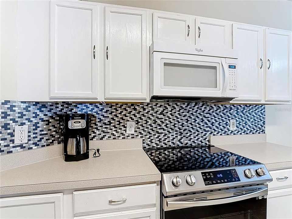 For Sale: $299,000 (5 beds, 3 baths, 1863 Square Feet)