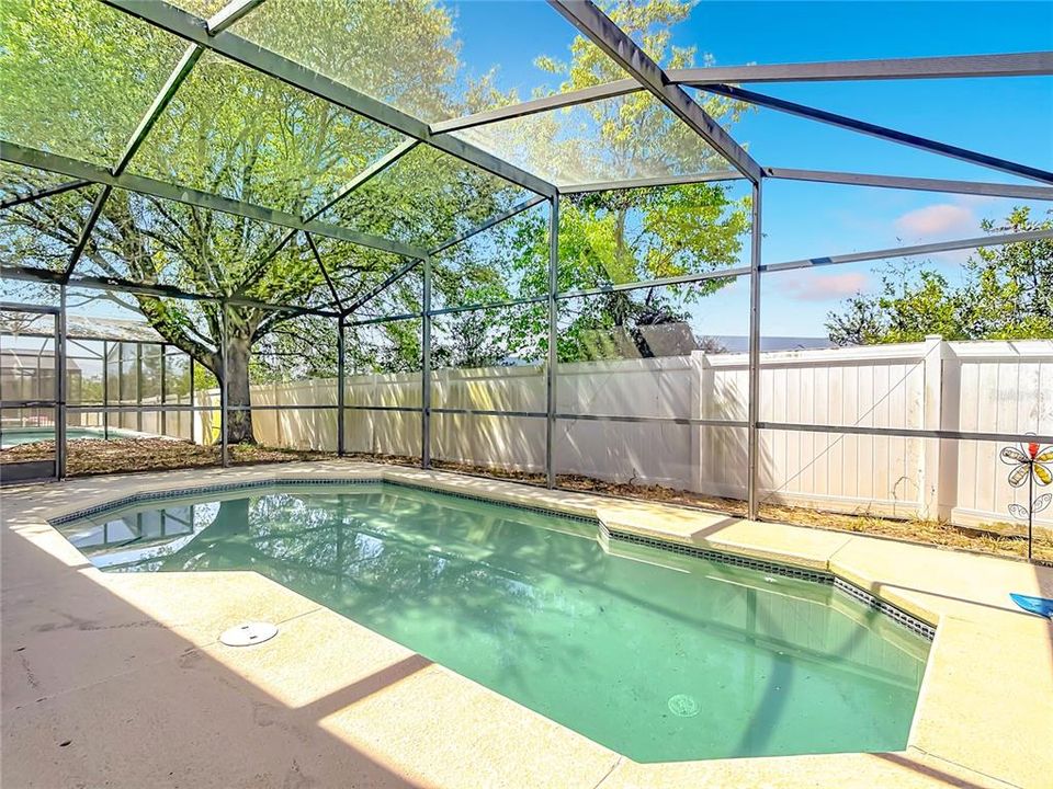For Sale: $299,000 (5 beds, 3 baths, 1863 Square Feet)