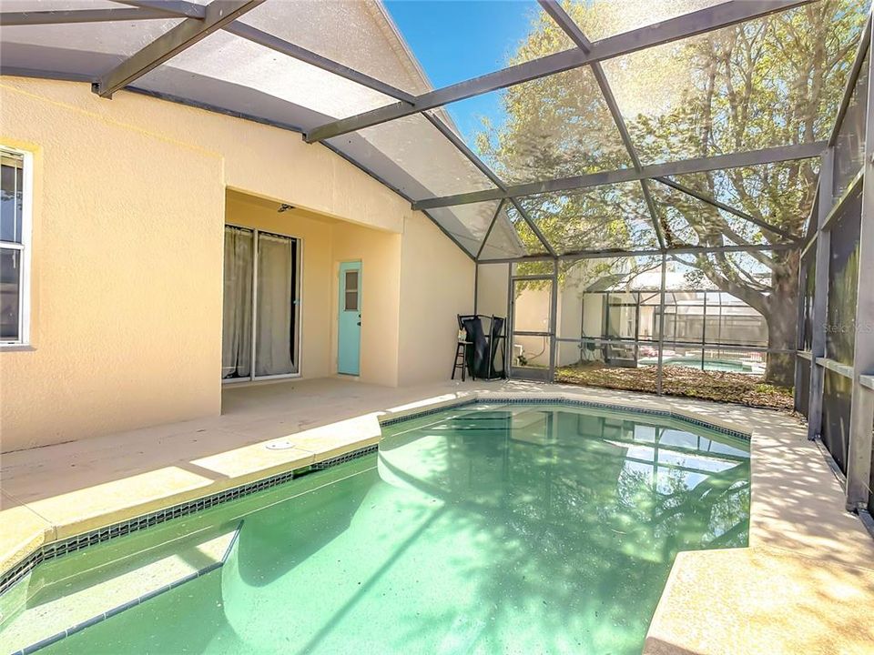 For Sale: $299,000 (5 beds, 3 baths, 1863 Square Feet)