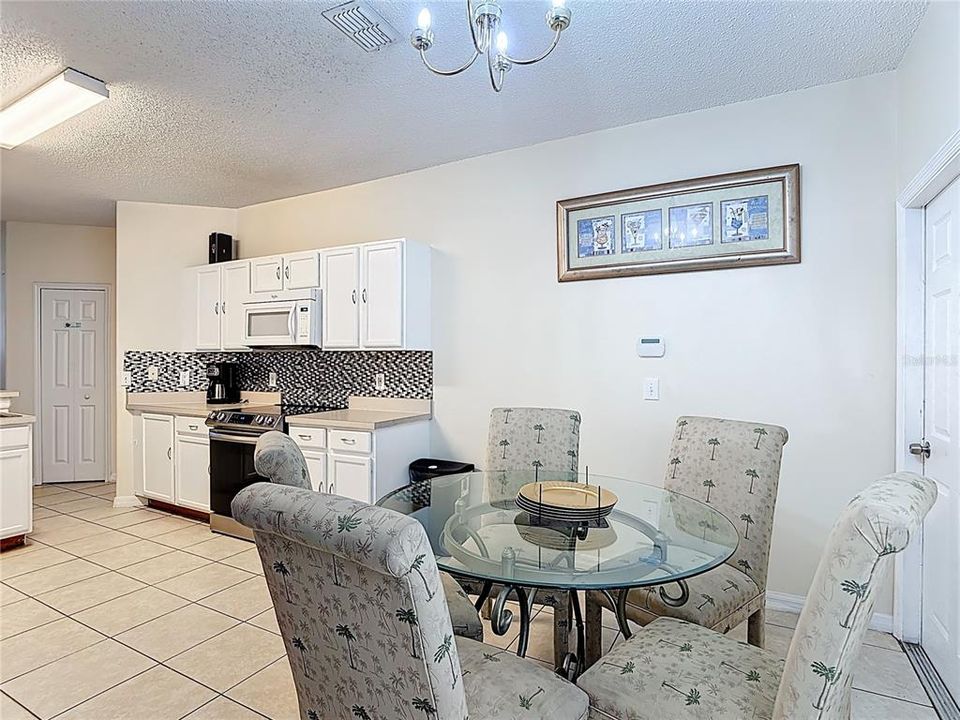For Sale: $299,000 (5 beds, 3 baths, 1863 Square Feet)