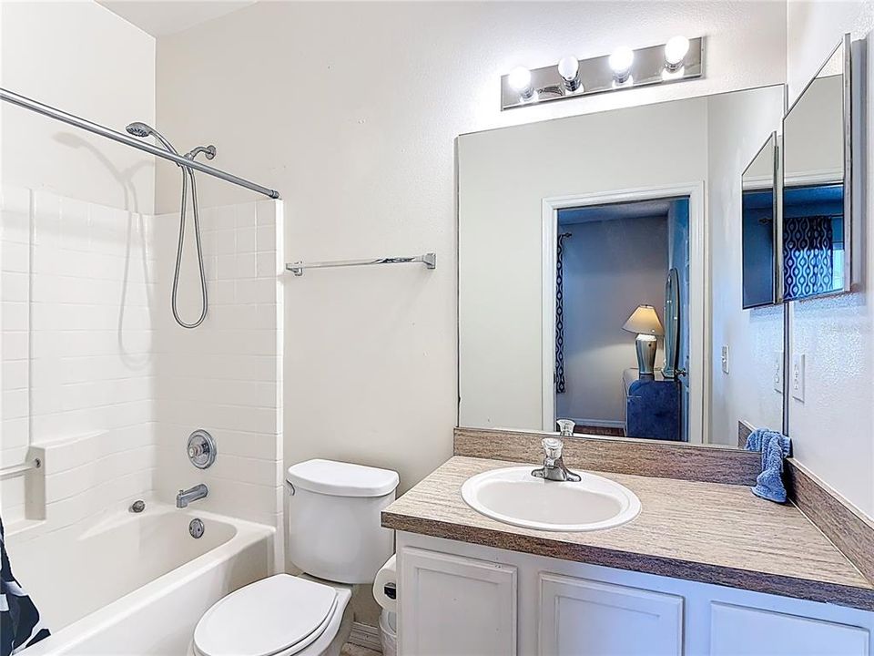 For Sale: $299,000 (5 beds, 3 baths, 1863 Square Feet)