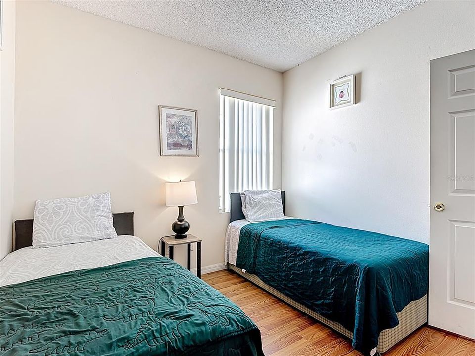 For Sale: $299,000 (5 beds, 3 baths, 1863 Square Feet)
