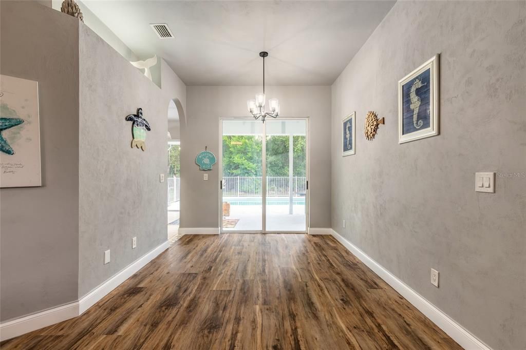 En Venta: $799,000 (3 camas, 2 baños, 1982 Pies cuadrados)