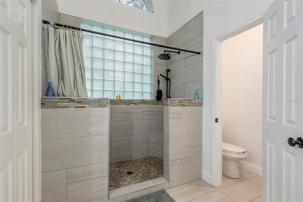 En Venta: $799,000 (3 camas, 2 baños, 1982 Pies cuadrados)