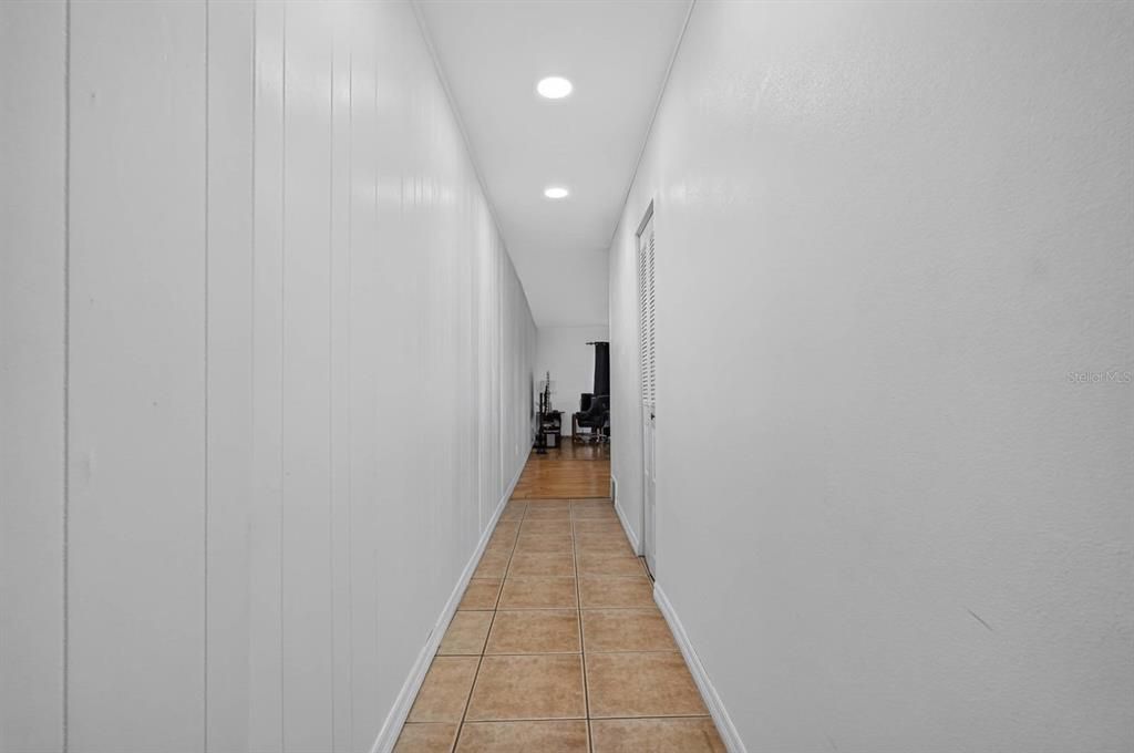For Sale: $85,000 (1 beds, 1 baths, 710 Square Feet)