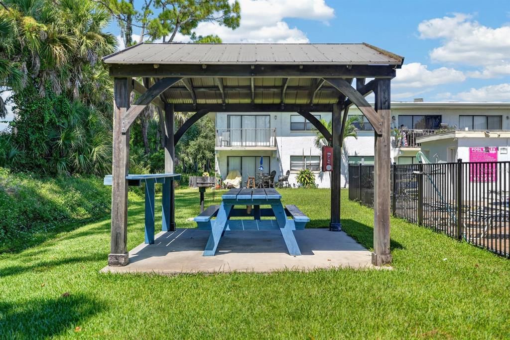 For Sale: $85,000 (1 beds, 1 baths, 710 Square Feet)