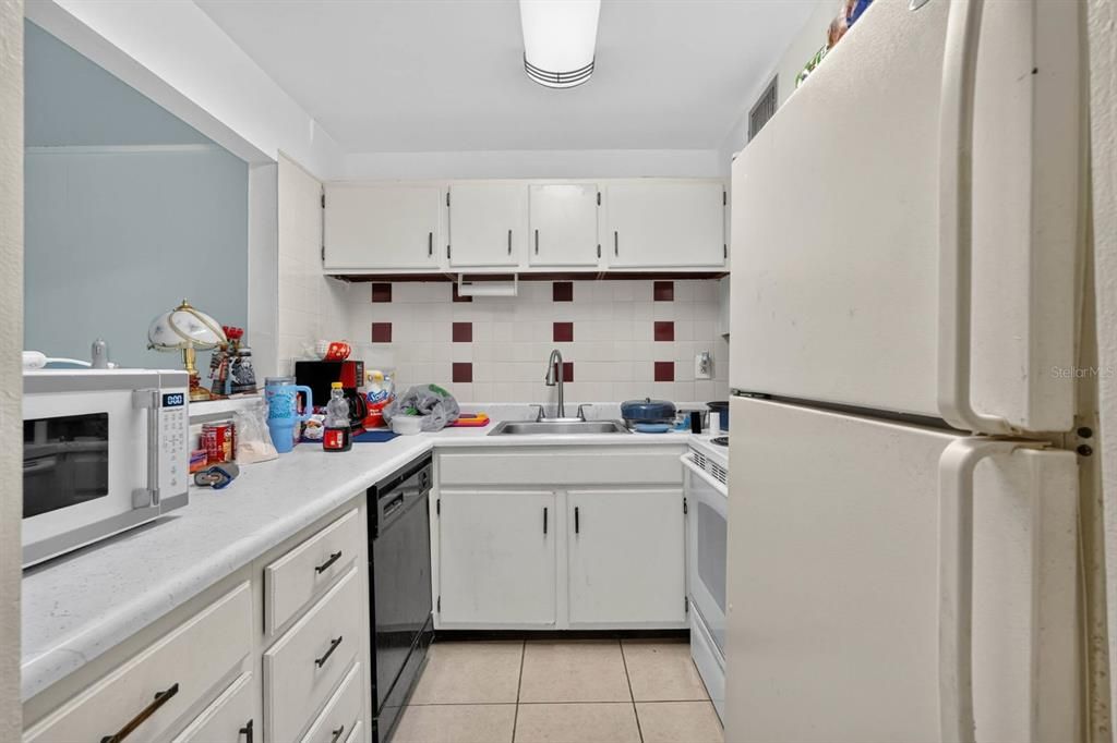 For Sale: $85,000 (1 beds, 1 baths, 710 Square Feet)