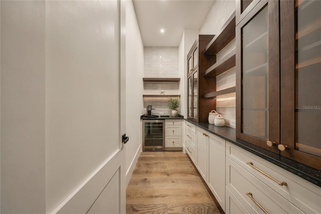 For Sale: $3,250,000 (5 beds, 6 baths, 4459 Square Feet)