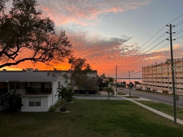 For Rent: $2,000 (1 beds, 1 baths, 690 Square Feet)