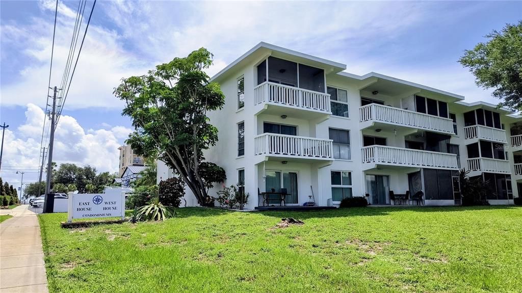 For Rent: $2,000 (1 beds, 1 baths, 690 Square Feet)