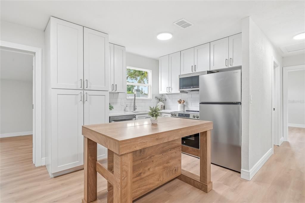 For Sale: $289,900 (3 beds, 1 baths, 1005 Square Feet)
