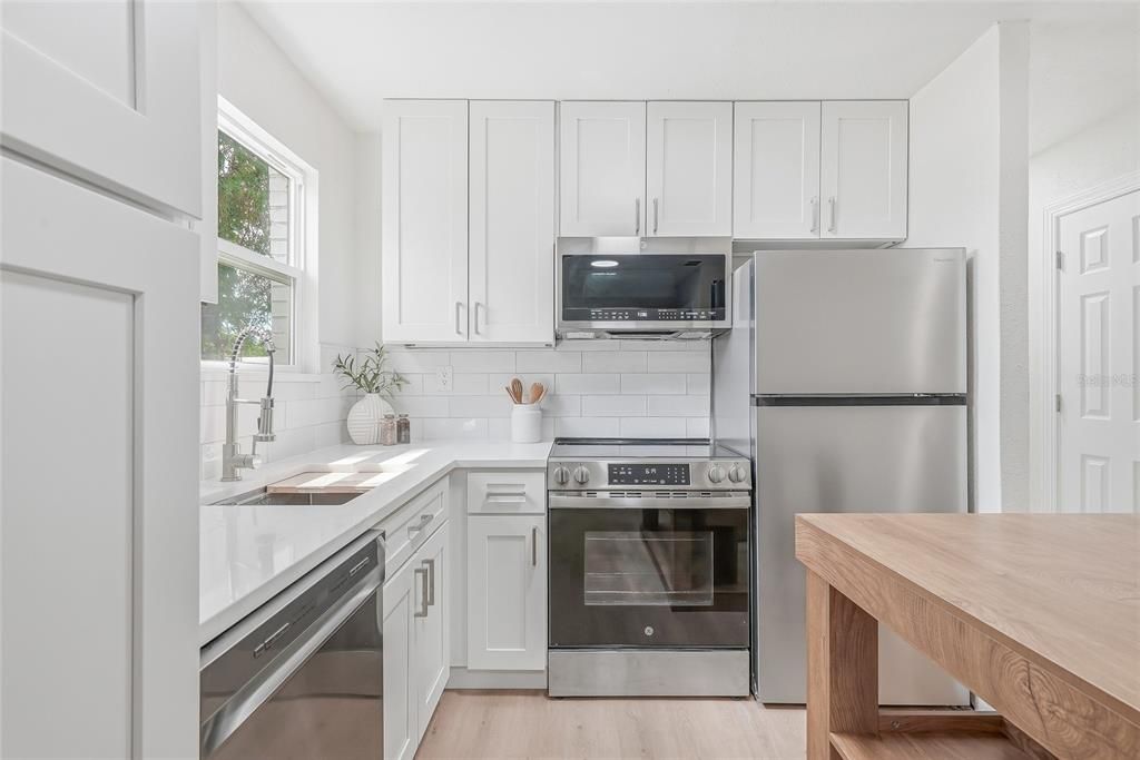For Sale: $289,900 (3 beds, 1 baths, 1005 Square Feet)