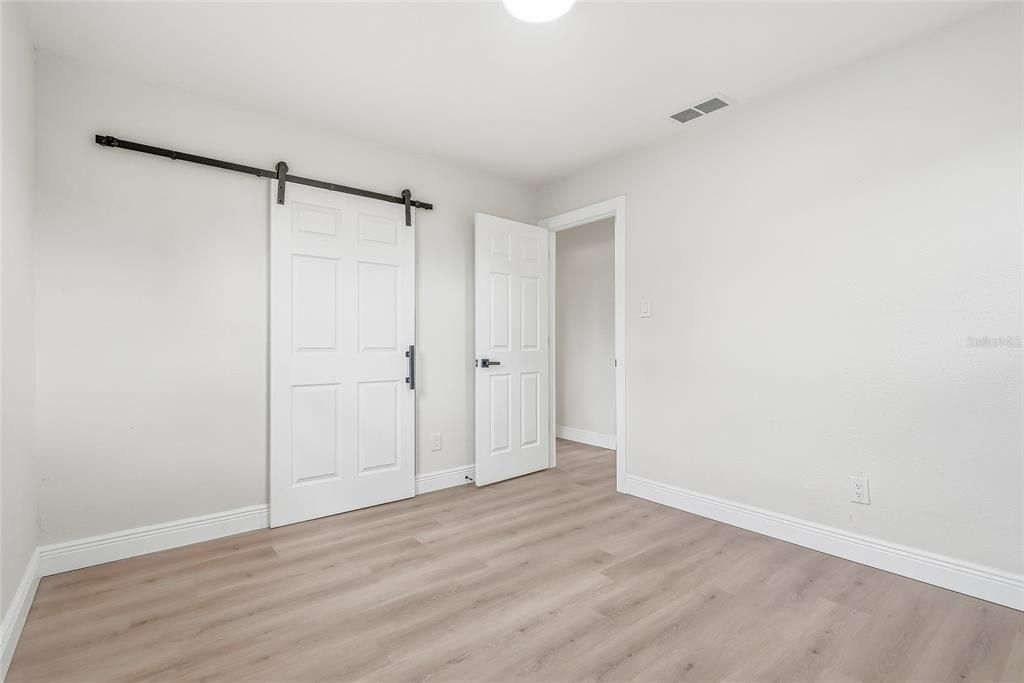 For Sale: $289,900 (3 beds, 1 baths, 1005 Square Feet)