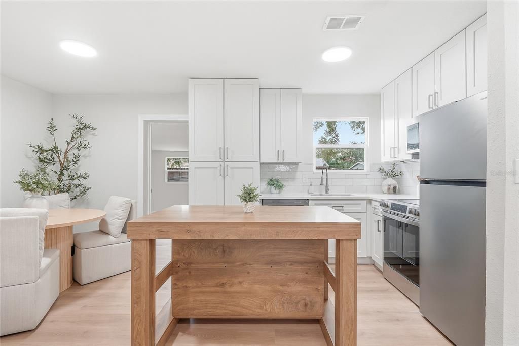 For Sale: $289,900 (3 beds, 1 baths, 1005 Square Feet)