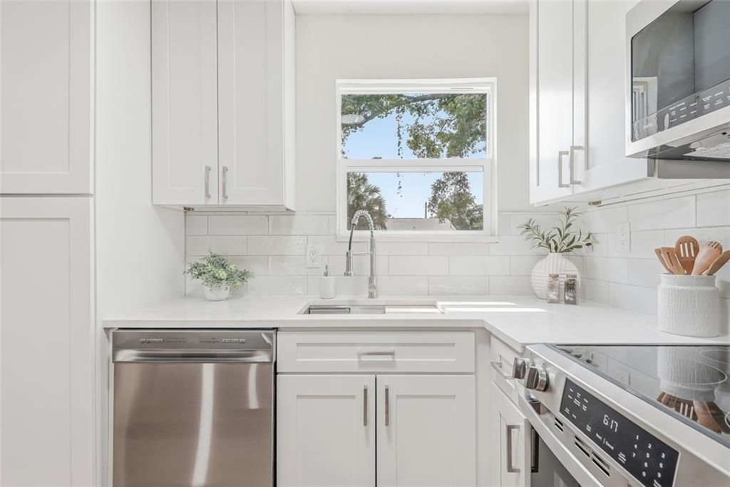 For Sale: $289,900 (3 beds, 1 baths, 1005 Square Feet)