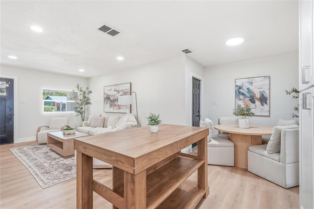 For Sale: $289,900 (3 beds, 1 baths, 1005 Square Feet)