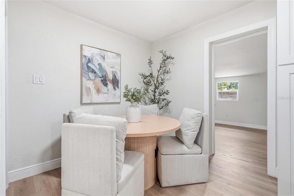 For Sale: $289,900 (3 beds, 1 baths, 1005 Square Feet)