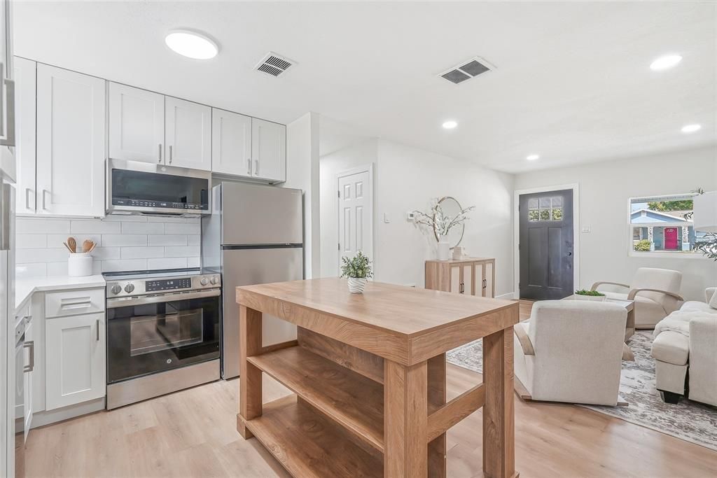 For Sale: $289,900 (3 beds, 1 baths, 1005 Square Feet)