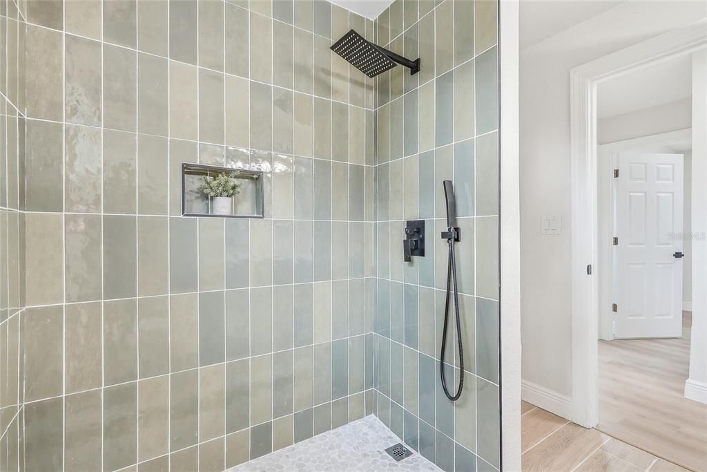 For Sale: $289,900 (3 beds, 1 baths, 1005 Square Feet)