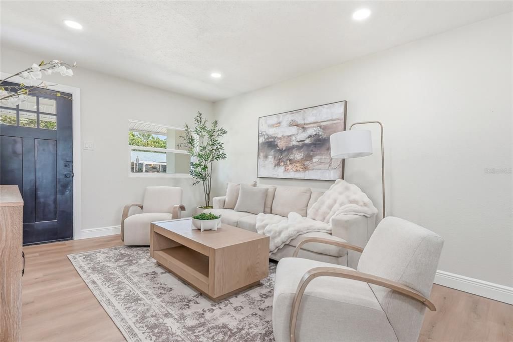 For Sale: $289,900 (3 beds, 1 baths, 1005 Square Feet)
