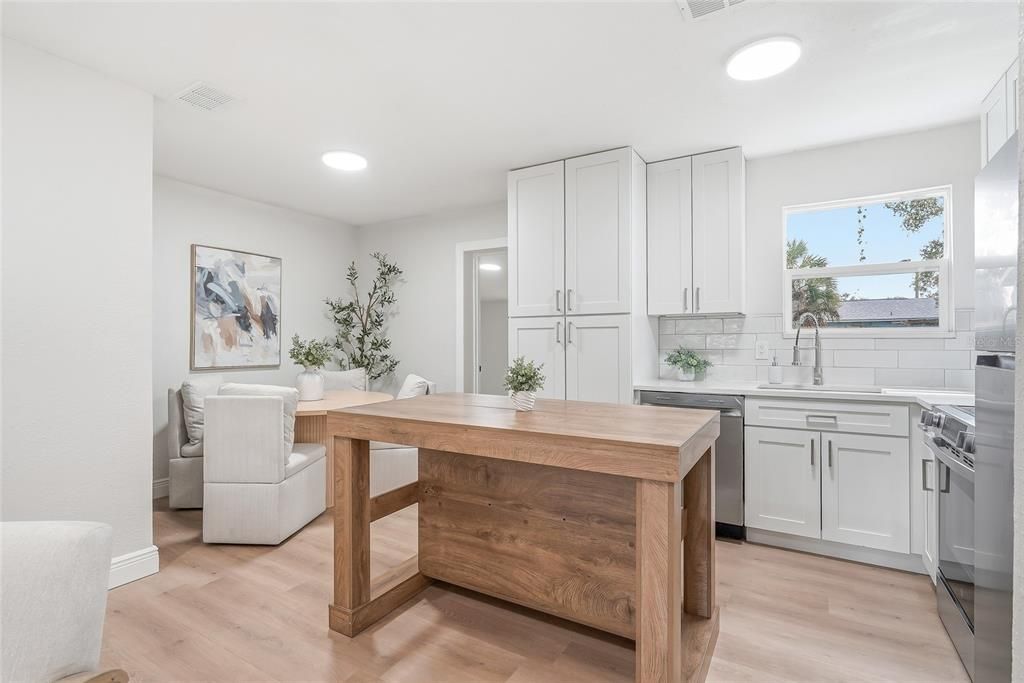 For Sale: $289,900 (3 beds, 1 baths, 1005 Square Feet)