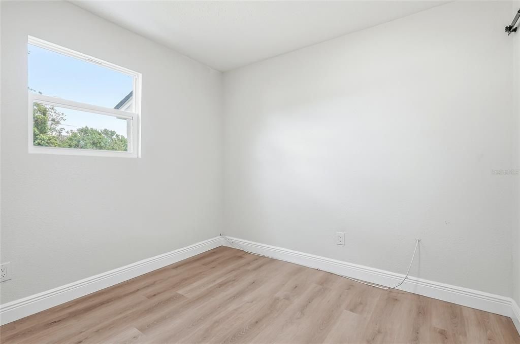 For Sale: $289,900 (3 beds, 1 baths, 1005 Square Feet)