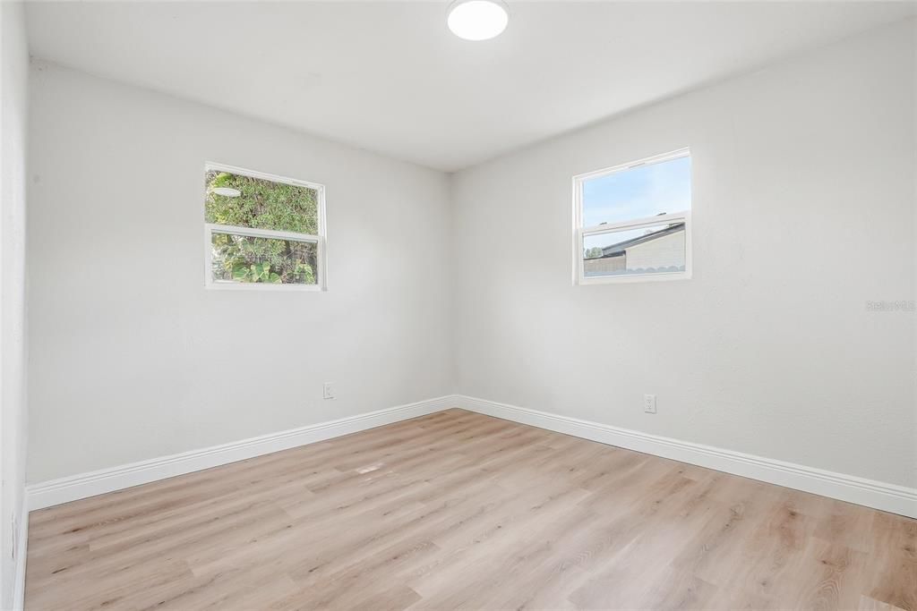 For Sale: $289,900 (3 beds, 1 baths, 1005 Square Feet)