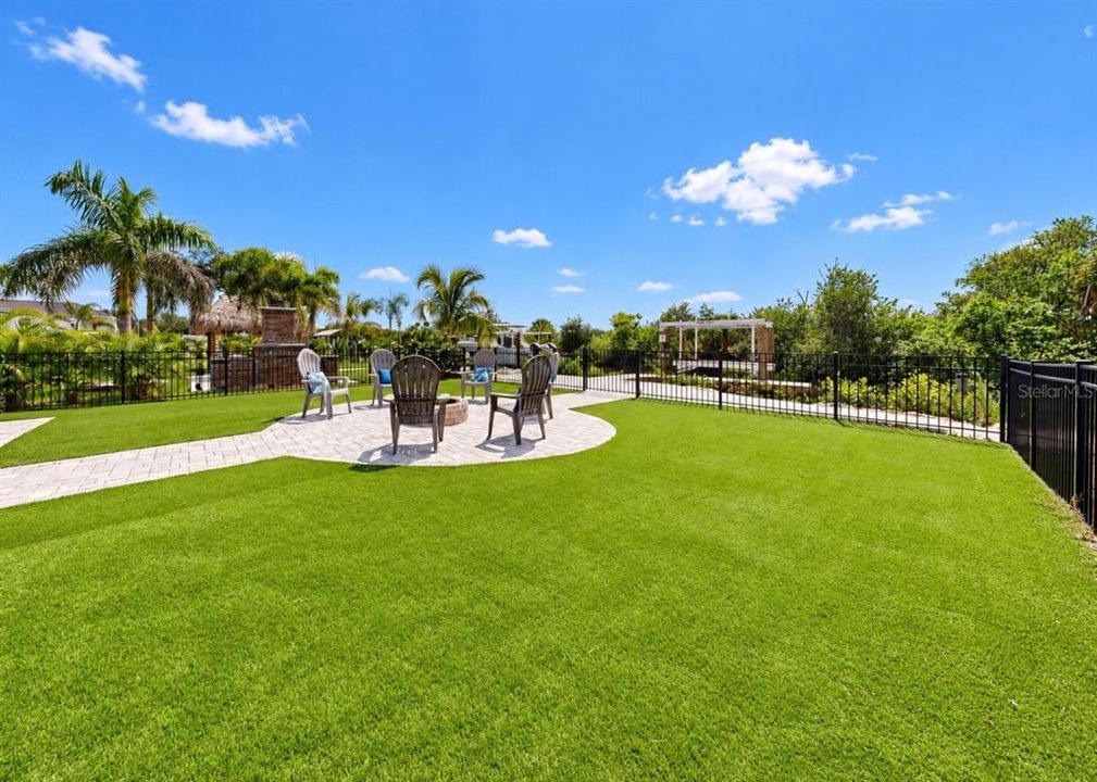 En Venta: $1,050,000 (4 camas, 3 baños, 2400 Pies cuadrados)