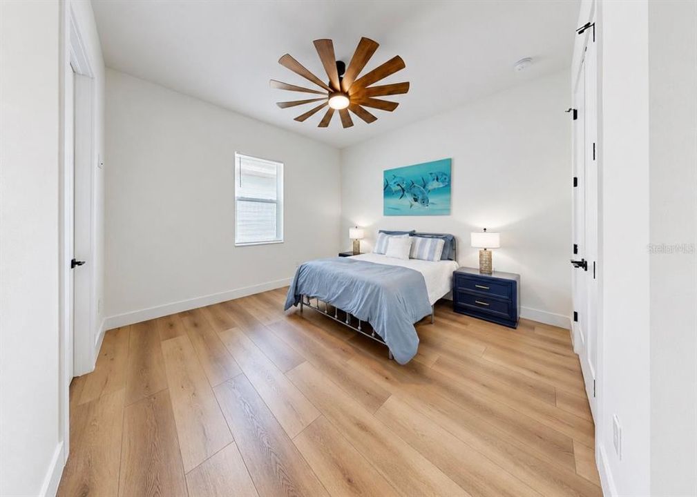 En Venta: $1,050,000 (4 camas, 3 baños, 2400 Pies cuadrados)