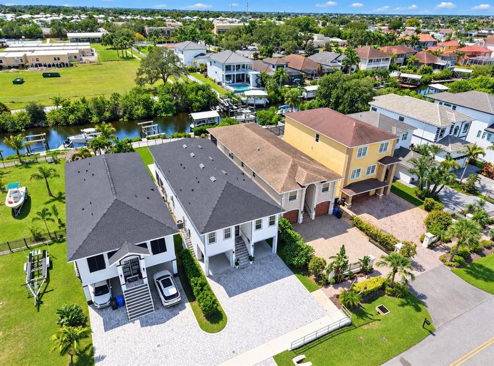 En Venta: $1,050,000 (4 camas, 3 baños, 2400 Pies cuadrados)