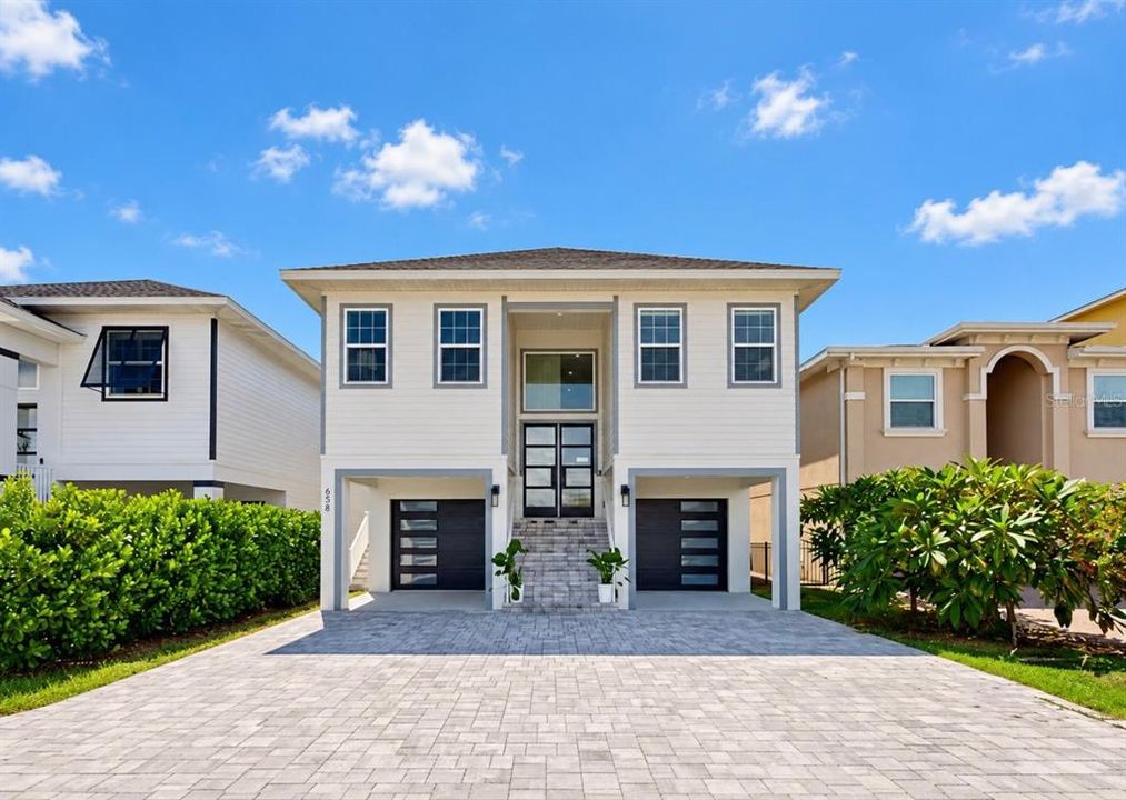 En Venta: $1,050,000 (4 camas, 3 baños, 2400 Pies cuadrados)