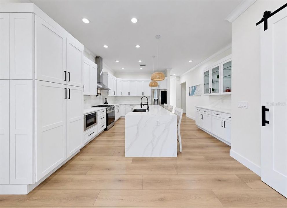 En Venta: $1,050,000 (4 camas, 3 baños, 2400 Pies cuadrados)