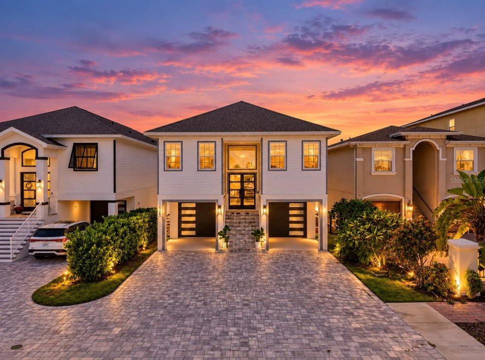 En Venta: $1,050,000 (4 camas, 3 baños, 2400 Pies cuadrados)