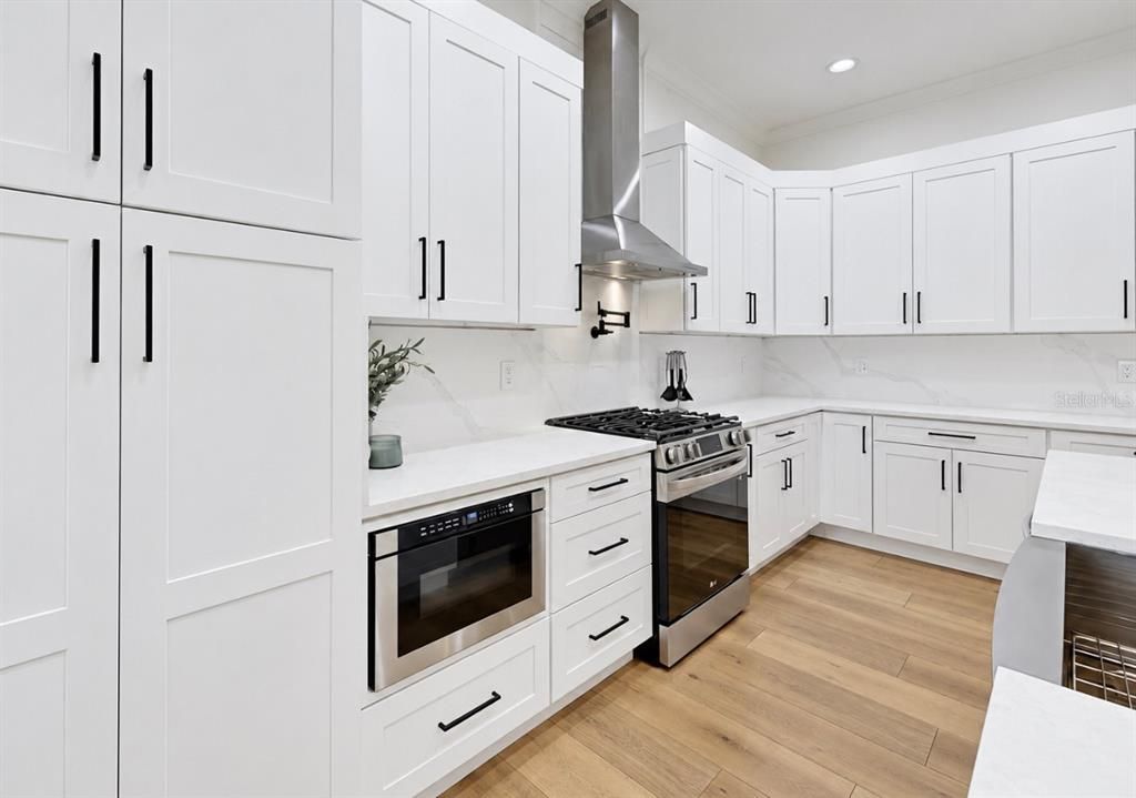 En Venta: $1,050,000 (4 camas, 3 baños, 2400 Pies cuadrados)