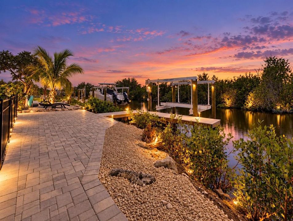 En Venta: $1,050,000 (4 camas, 3 baños, 2400 Pies cuadrados)