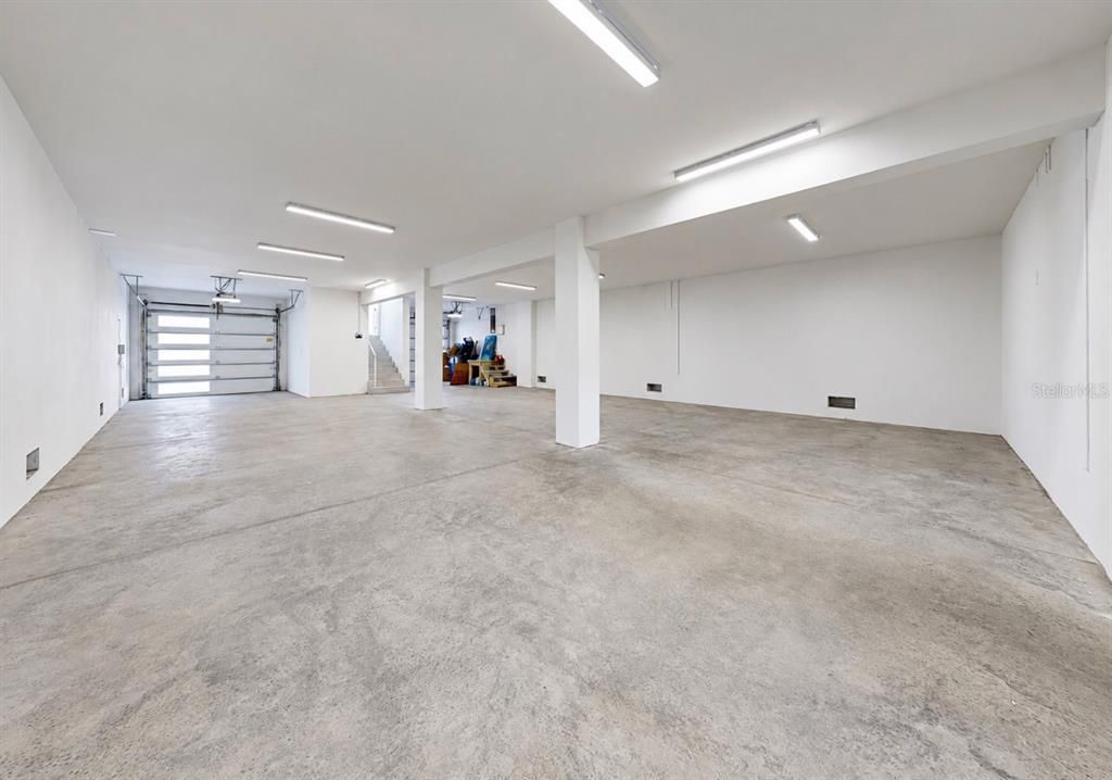 En Venta: $1,050,000 (4 camas, 3 baños, 2400 Pies cuadrados)