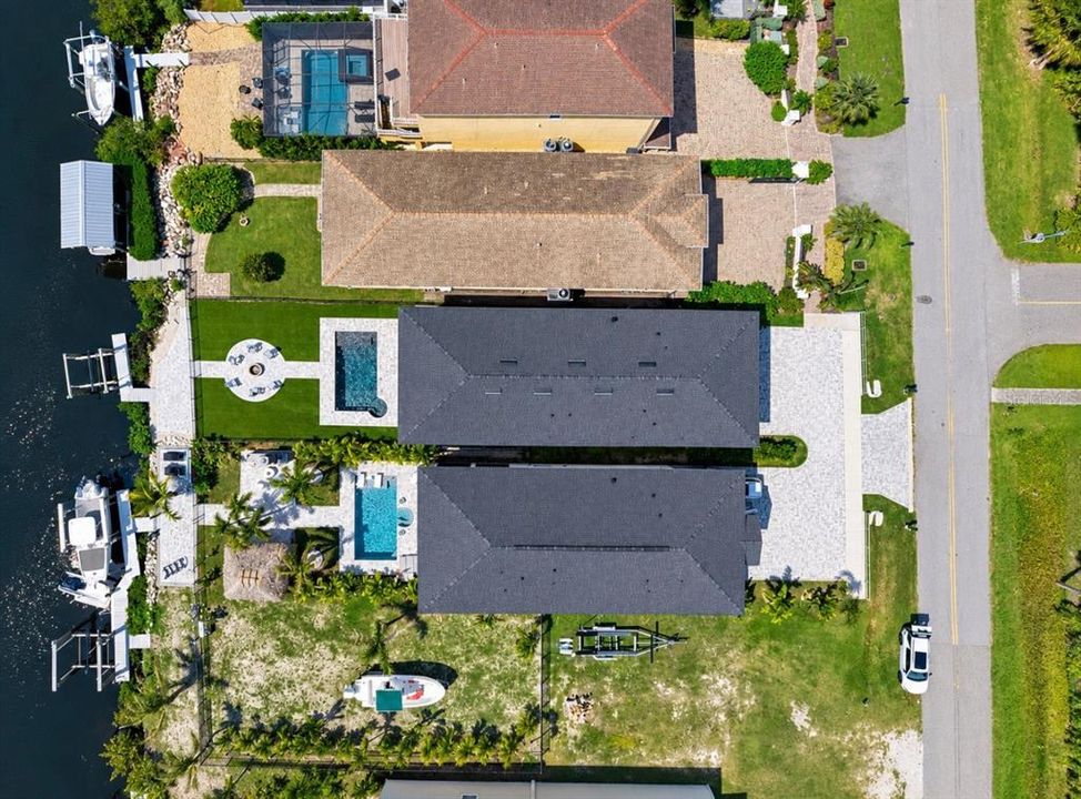 En Venta: $1,050,000 (4 camas, 3 baños, 2400 Pies cuadrados)