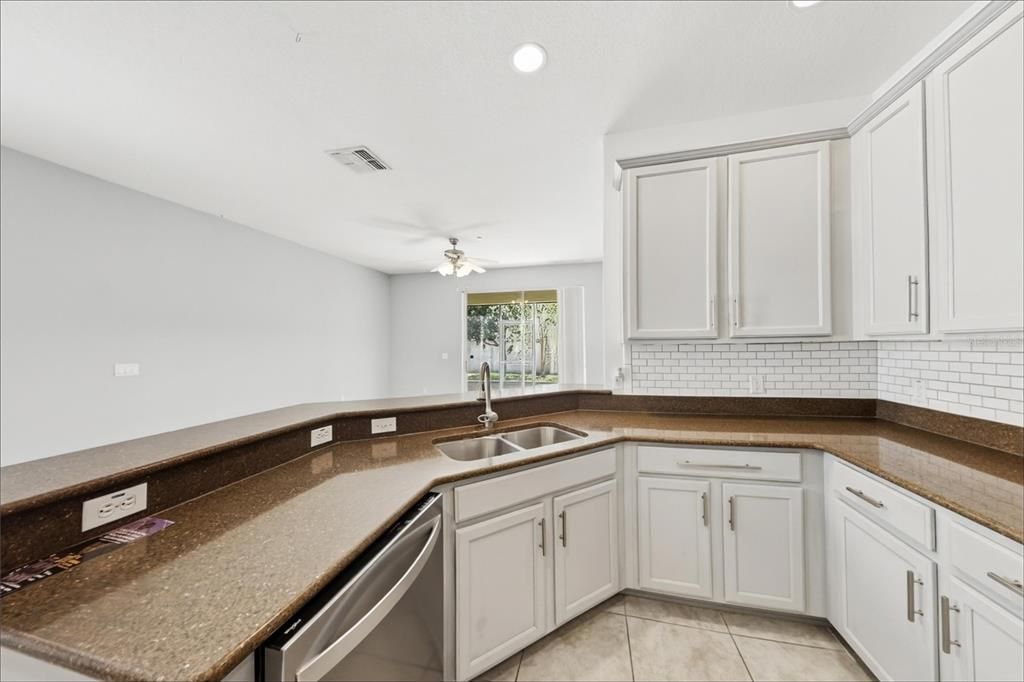 En Venta: $449,900 (3 camas, 2 baños, 1825 Pies cuadrados)