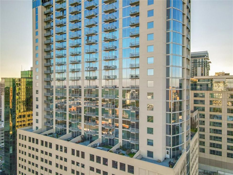 For Rent: $1,850 (1 beds, 1 baths, 729 Square Feet)