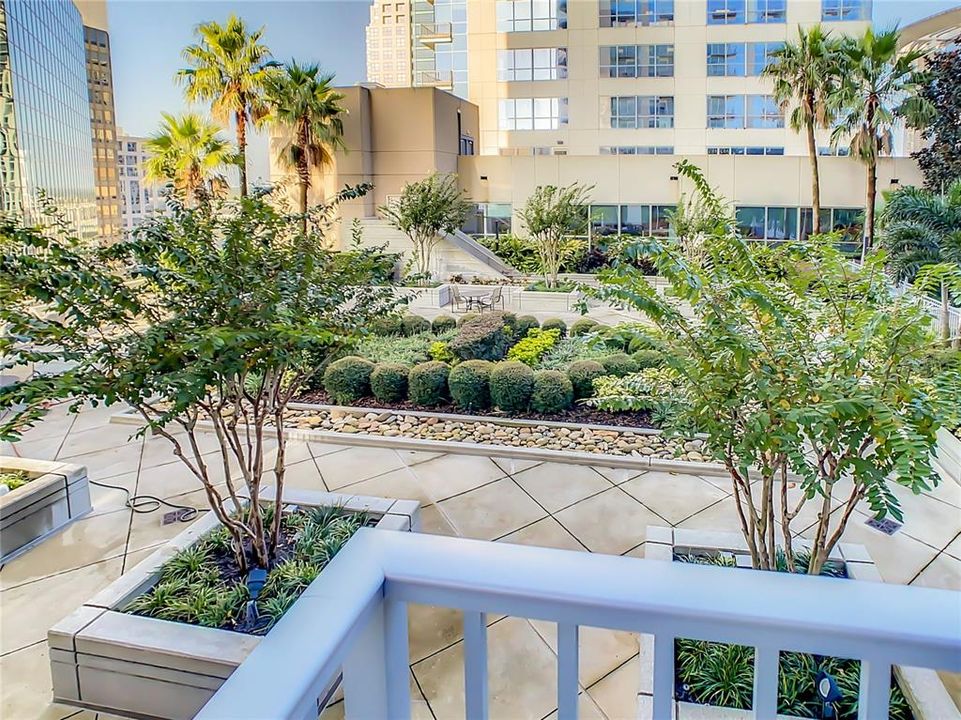 For Rent: $1,850 (1 beds, 1 baths, 729 Square Feet)