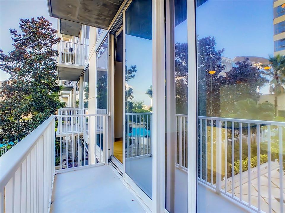 For Rent: $1,850 (1 beds, 1 baths, 729 Square Feet)