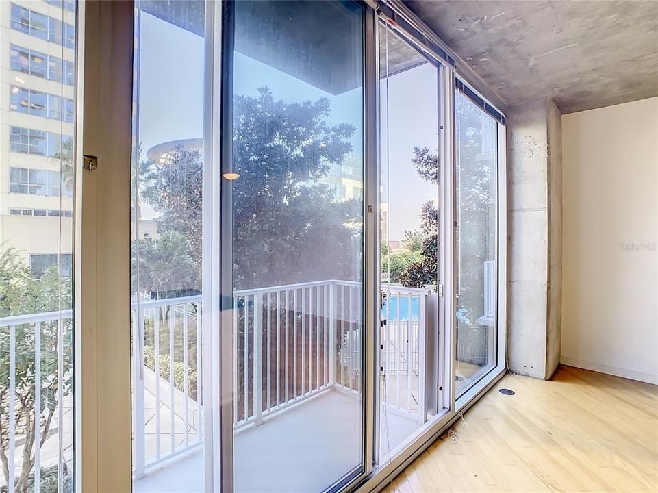 For Rent: $1,850 (1 beds, 1 baths, 729 Square Feet)