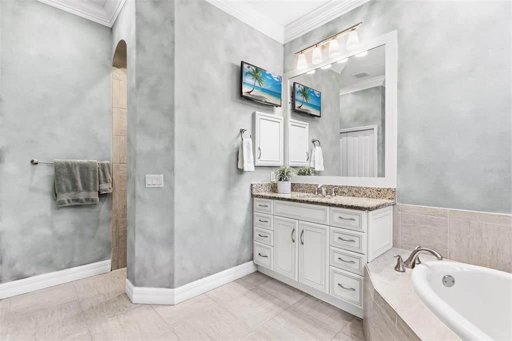 For Sale: $650,000 (3 beds, 3 baths, 2443 Square Feet)