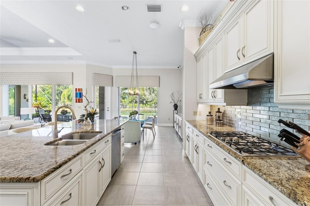 For Sale: $650,000 (3 beds, 3 baths, 2443 Square Feet)