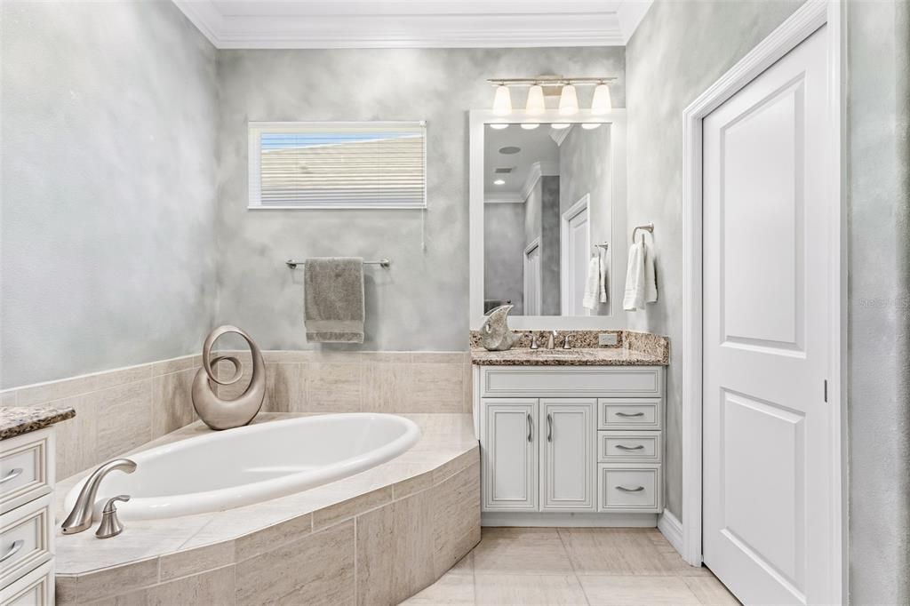 For Sale: $650,000 (3 beds, 3 baths, 2443 Square Feet)