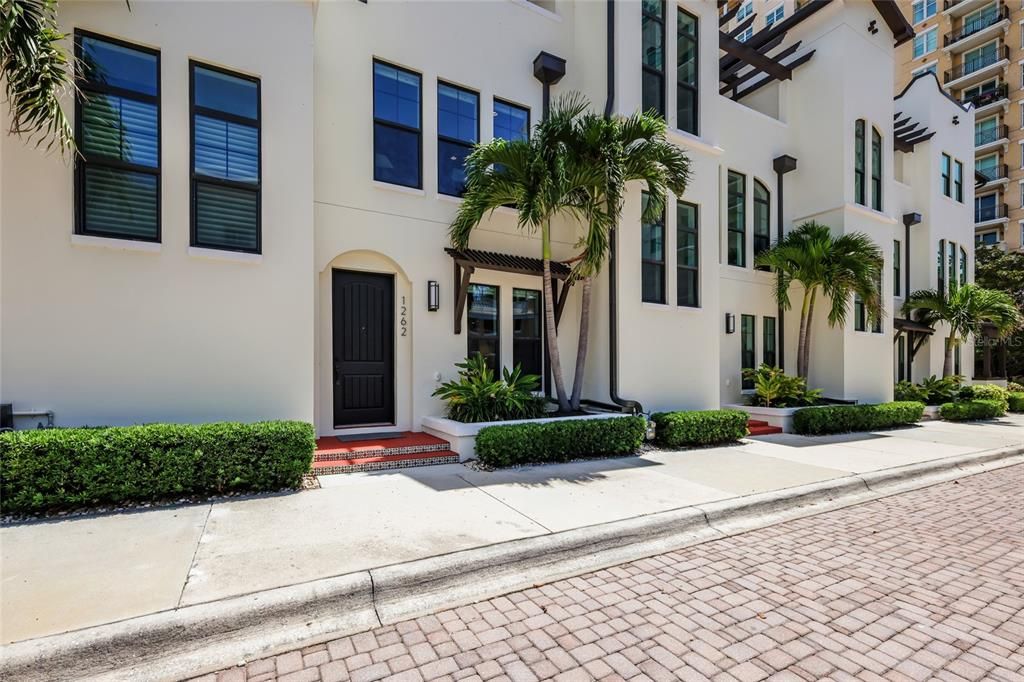 For Sale: $1,295,000 (3 beds, 3 baths, 2291 Square Feet)