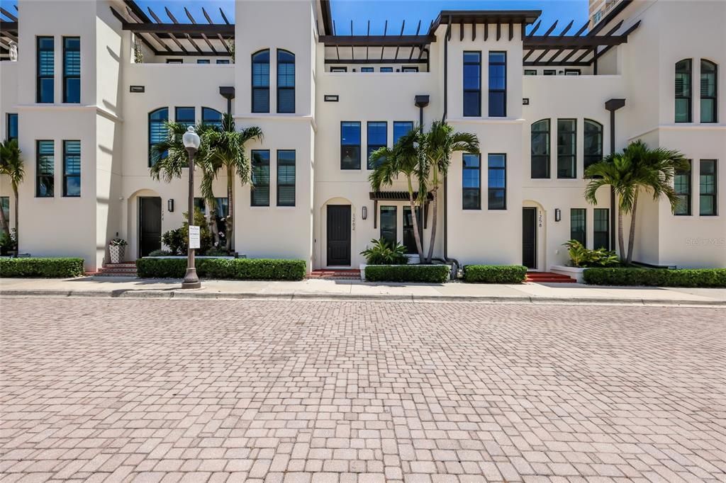 For Sale: $1,295,000 (3 beds, 3 baths, 2291 Square Feet)