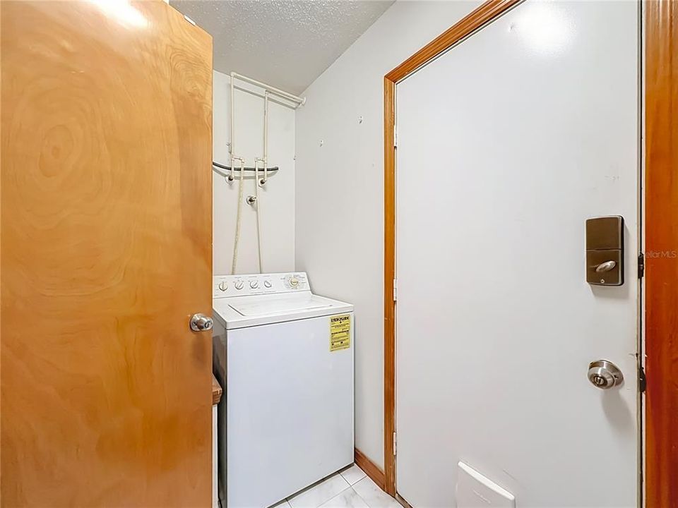 For Sale: $450,000 (3 beds, 2 baths, 1956 Square Feet)